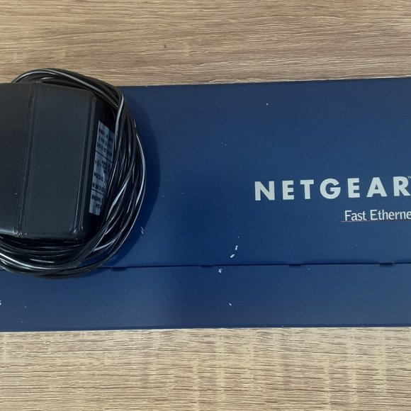 NETGEAR FS108P 8-PORT 10/100 Mbps PROSAFE SWITCH WITH POE FREE S/H - Picture 2 of 12